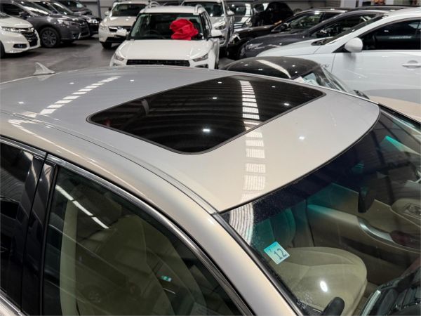 2010 Toyota Crown Sedan URS206 Majesta image
