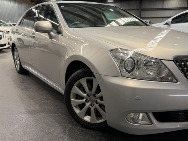 2010 Toyota Crown Sedan URS206 Majesta image