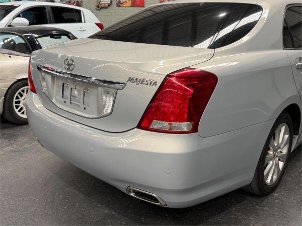 2010 Toyota Crown Sedan URS206 Majesta image
