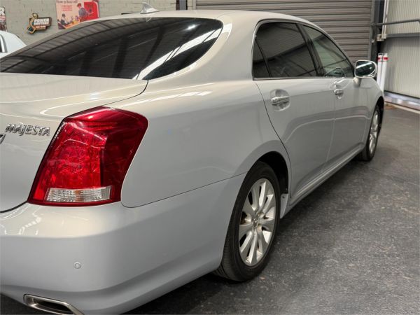 2010 Toyota Crown Sedan URS206 Majesta image
