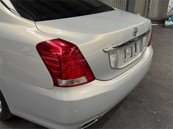2010 Toyota Crown Sedan URS206 Majesta image