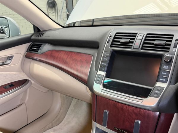 2010 Toyota Crown Sedan URS206 Majesta image