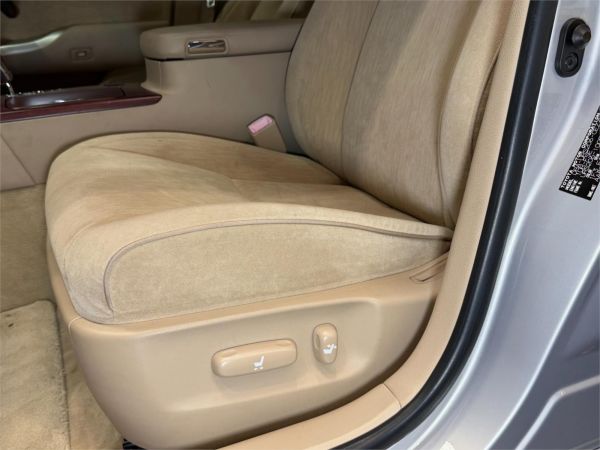 2010 Toyota Crown Sedan URS206 Majesta image