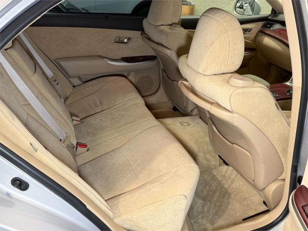 2010 Toyota Crown Sedan URS206 Majesta image