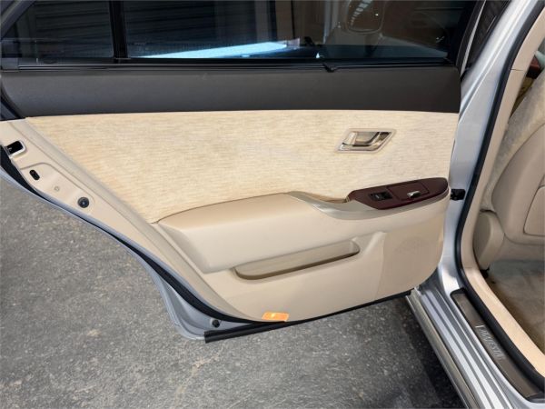 2010 Toyota Crown Sedan URS206 Majesta image