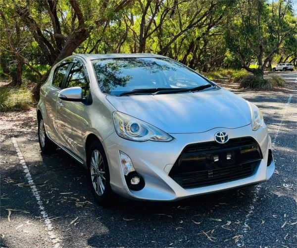 2015 Toyota Aqua Hatchback NHP10 S image