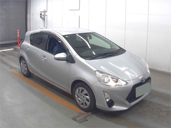 2015 Toyota Aqua Hatchback NHP10 S image