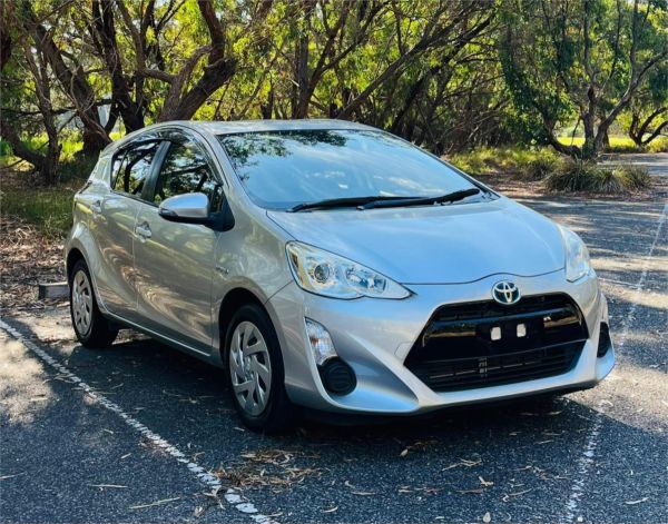 2016 Toyota Aqua Hatchback NHP10 S image