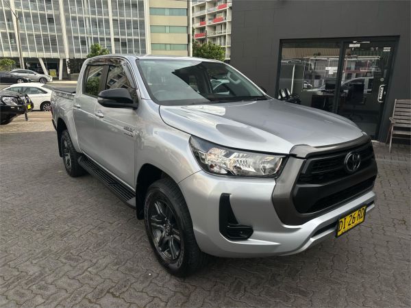 2023 TOYOTA HILUX DOUBLE CAB P/UP GUN136R SR HI-RIDER (4x2) image