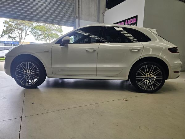 2015 Porsche Macan Wagon 95B MY16 S Diesel image