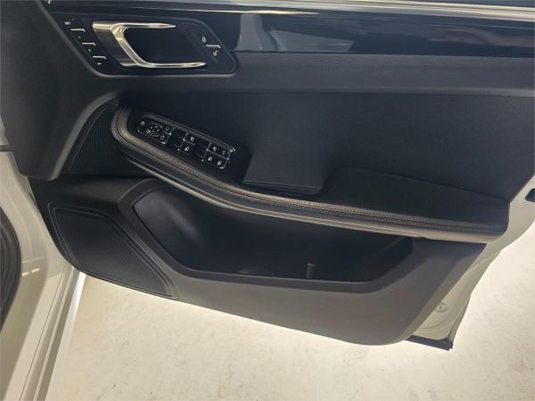 2015 Porsche Macan Wagon 95B MY16 S Diesel image