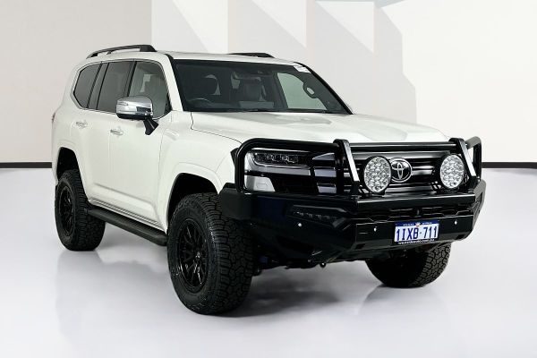 2022 Toyota LANDCRUISER LC300 SAHARA (4x4) FJA300R image