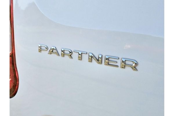 2023 Peugeot Partner Pro image