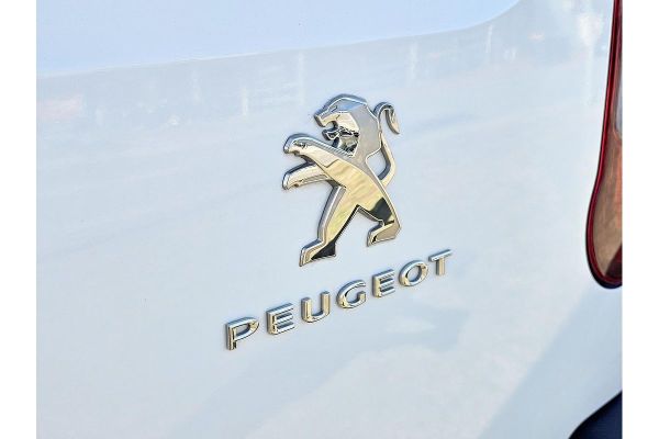 2023 Peugeot Partner Pro image