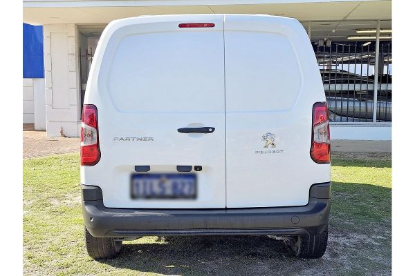 2023 Peugeot Partner Pro image