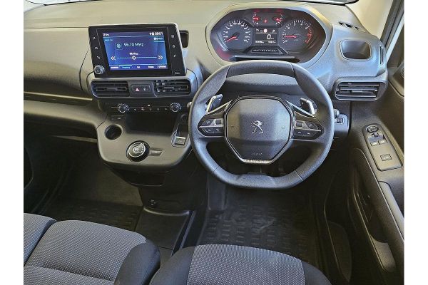 2023 Peugeot Partner Pro image