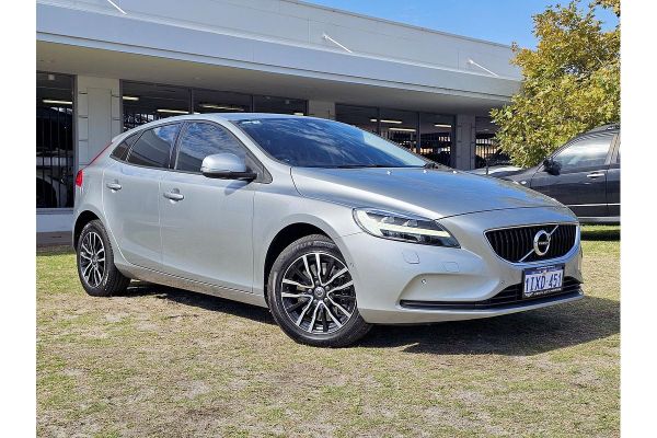 2018 Volvo V40 D2 Momentum image