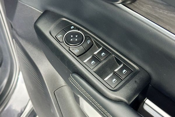 2024 Ford Everest Platinum image