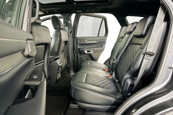 2024 Ford Everest Platinum image