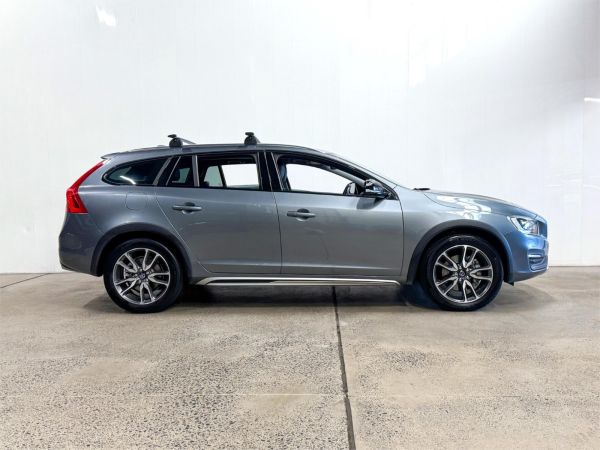 2015 VOLVO V60 4D WAGON F MY16 D4 LUXURY CROSS COUNTRY image