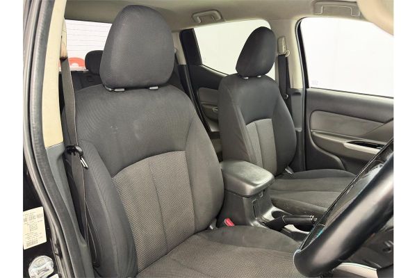2017 Mitsubishi Triton GLS MQ 4X4 image