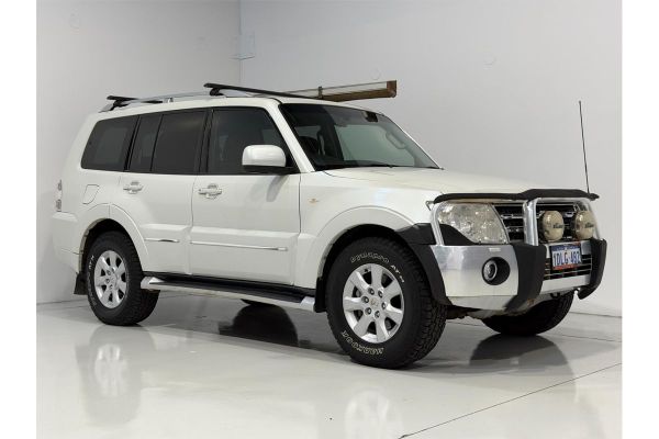 2010 Mitsubishi Pajero GLX NT image