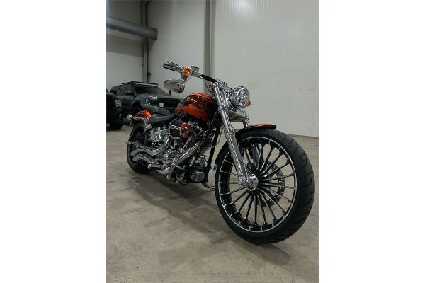 2014 Harley-Davidson 1800CC CVO BREAKOUT MY14 image