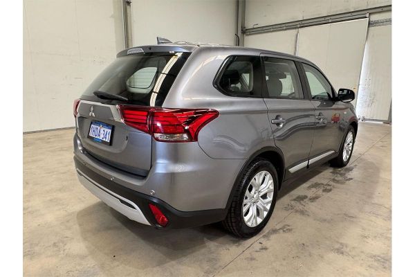 2020 Mitsubishi Outlander ZL ES image