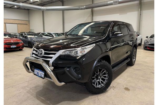 2016 Toyota Fortuner GX GUN156R image