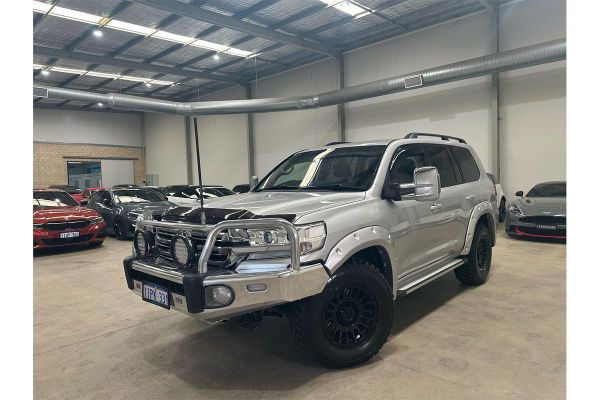 2016 Toyota Landcruiser GXL VDJ200R image