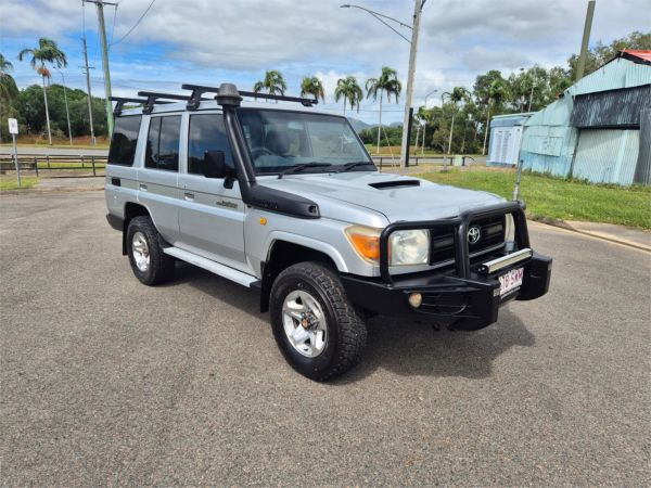 2012 Toyota Landcruiser Wagon VDJ76R MY13 Workmate image