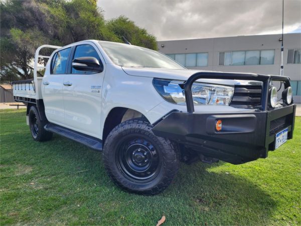 2017 TOYOTA HILUX DUAL C/CHAS GUN126R SR (4x4) image