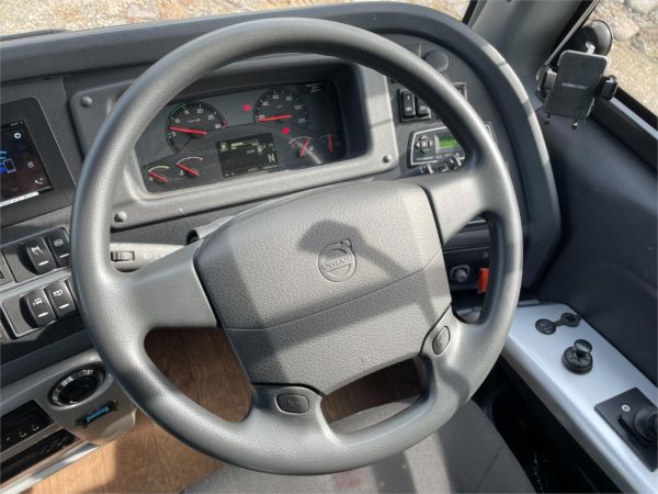 2024 Volvo XC40 Plus B4 image