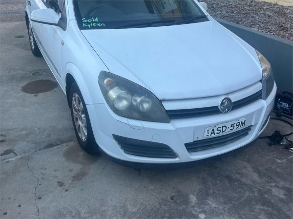 2004 HOLDEN ASTRA 5D HATCHBACK AH CD image