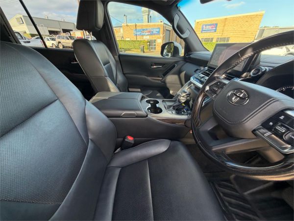 2022 Toyota Landcruiser FJA300R VX image