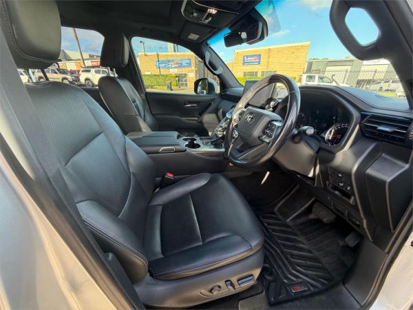 2022 Toyota Landcruiser FJA300R VX image
