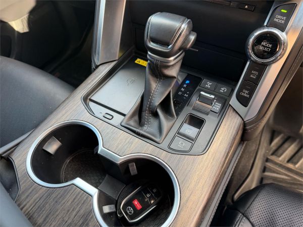 2022 Toyota Landcruiser FJA300R VX image