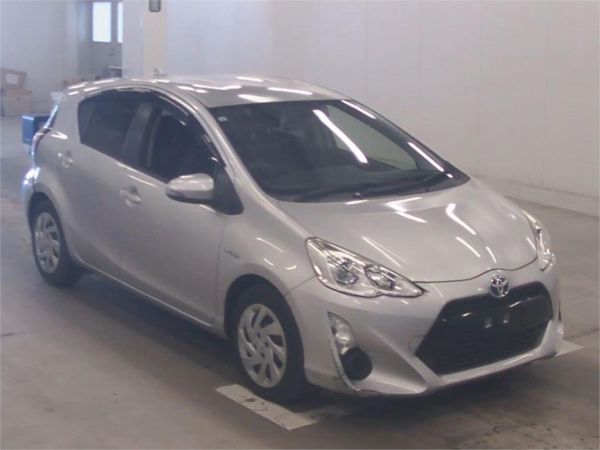 2015 Toyota Aqua Hatchback NHP10 S image