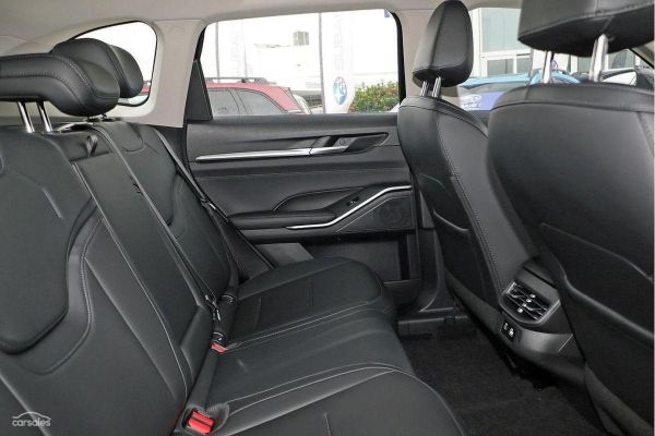 2025 GWM Haval H6 B01 Lux image