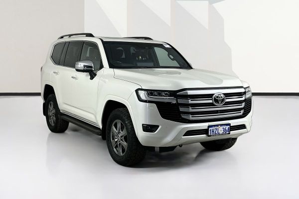 2023 Toyota Landcruiser FJA300R Sahara image