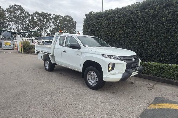 2019 Mitsubishi Triton GLX MR 4X4 image