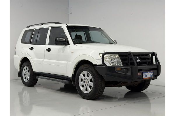 2012 Mitsubishi Pajero NW GLX image