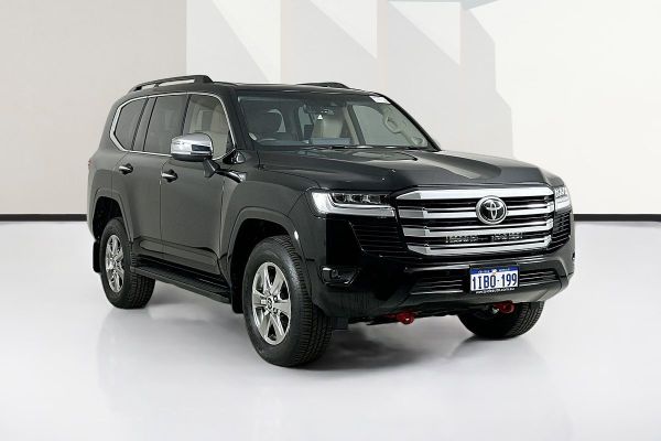 2024 Toyota Landcruiser FJA300R Sahara image