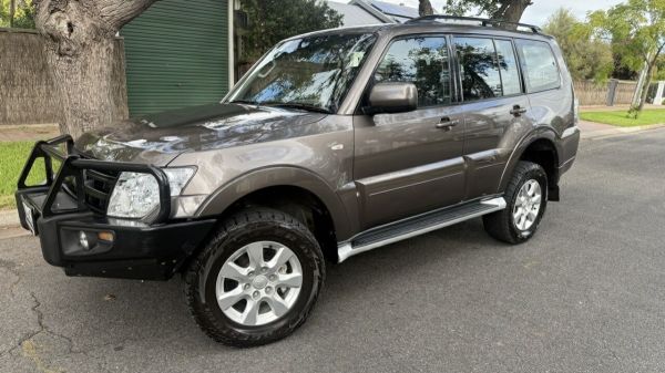 2013 Mitsubishi Pajero NW GLX-R image