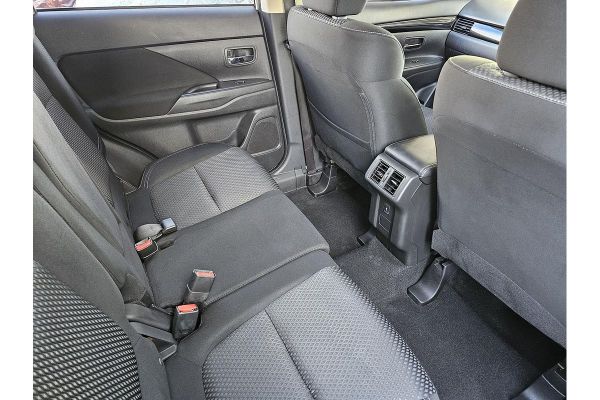 2018 Mitsubishi Outlander ES ZL image