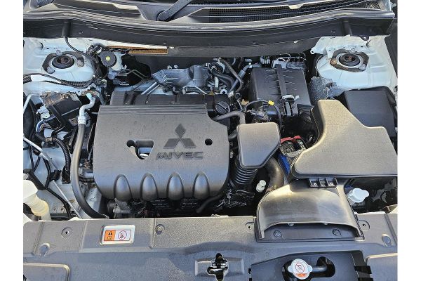 2018 Mitsubishi Outlander ES ZL image