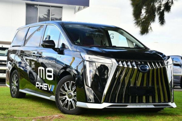 2025 GAC M8 PHEV Luxury Auto image