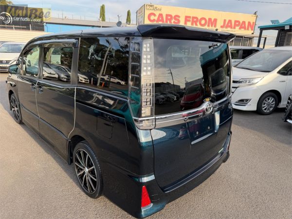 2014 Toyota Voxy Wagon ZRR80W 2.0l image