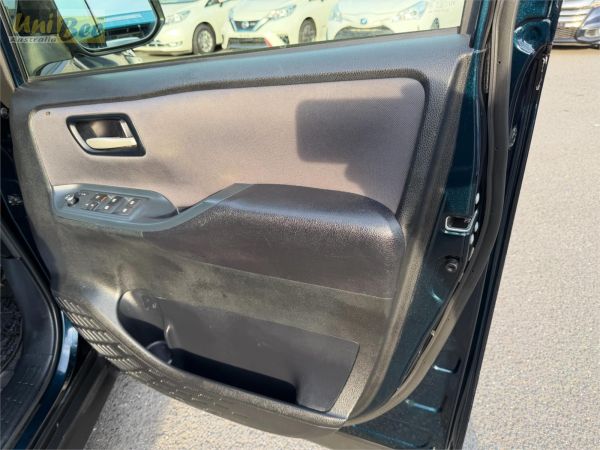 2014 Toyota Voxy Wagon ZRR80W 2.0l image