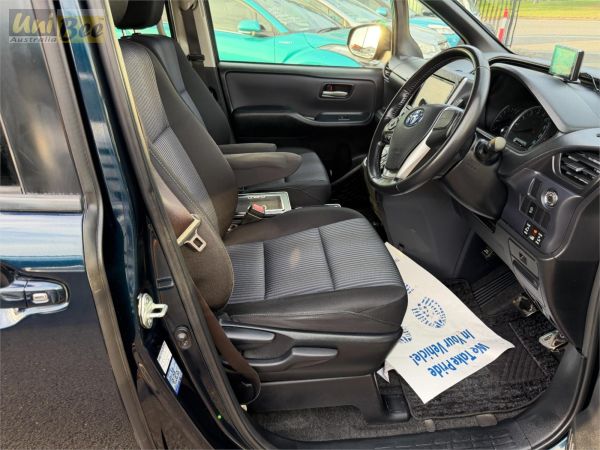 2014 Toyota Voxy Wagon ZRR80W 2.0l image